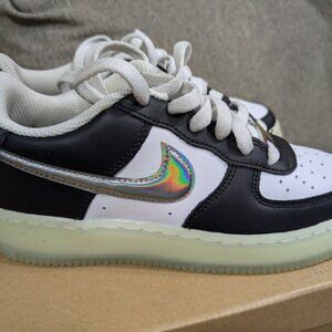 Nike Kid's Air Force 1 LV8 Sneaker Youth / Size 3.5 Black & White